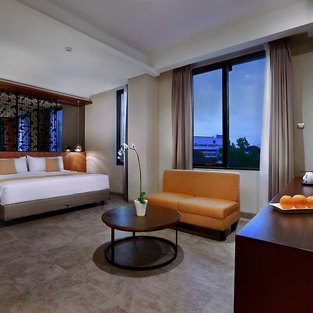 Aston Inn Матарам Экстерьер фото
