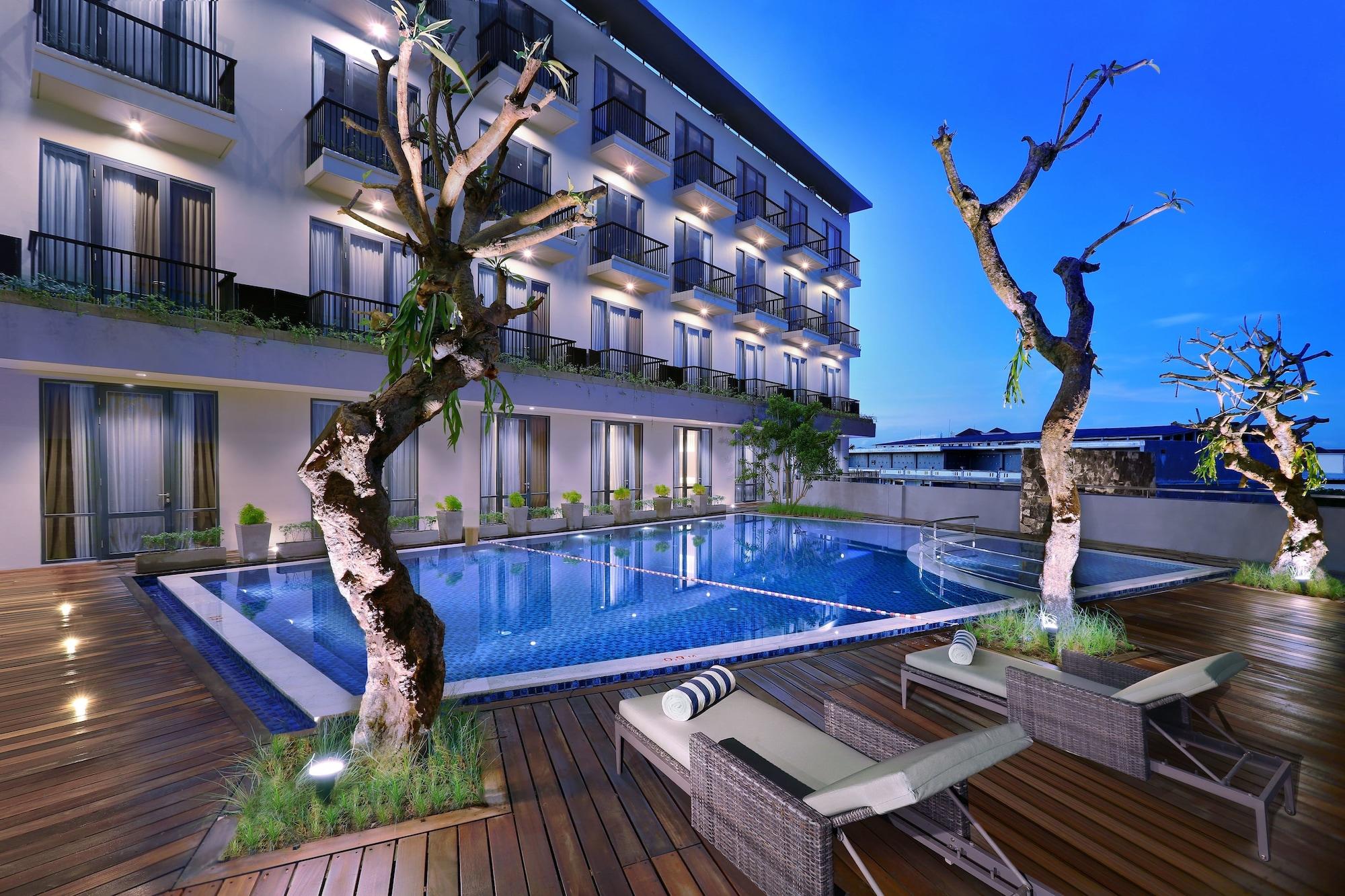 Aston Inn Матарам Экстерьер фото