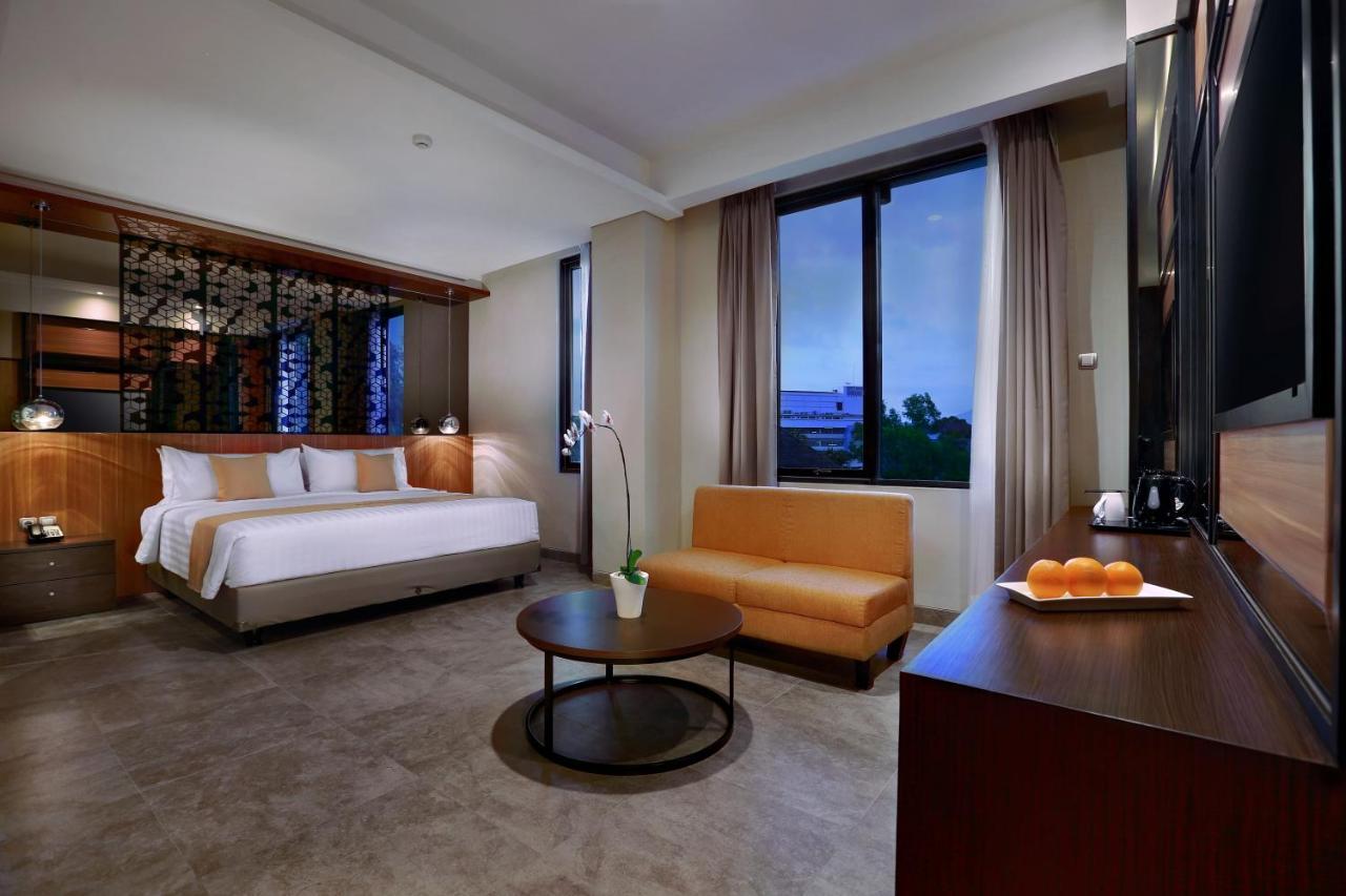 Aston Inn Матарам Экстерьер фото