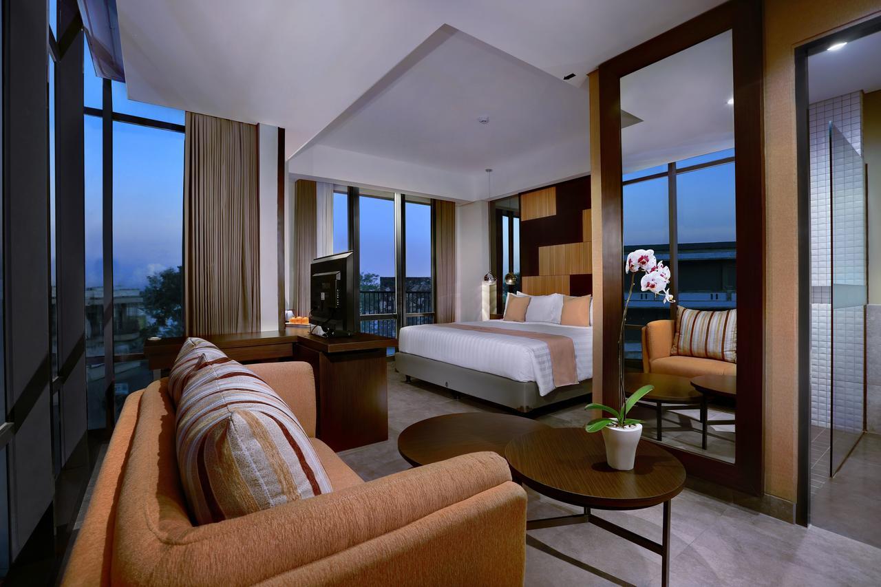 Aston Inn Матарам Экстерьер фото